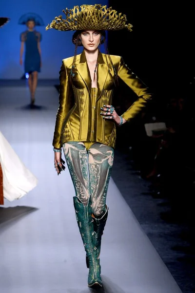 Look 8